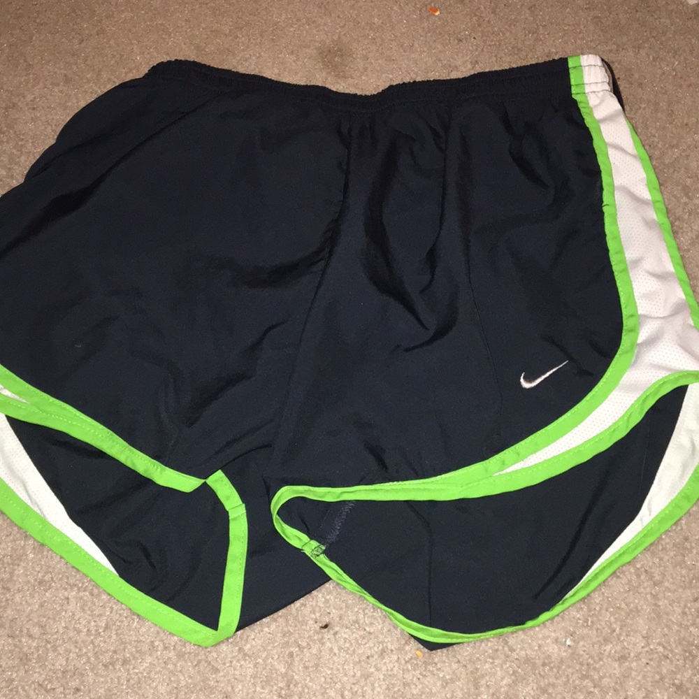 Nike running shorts L